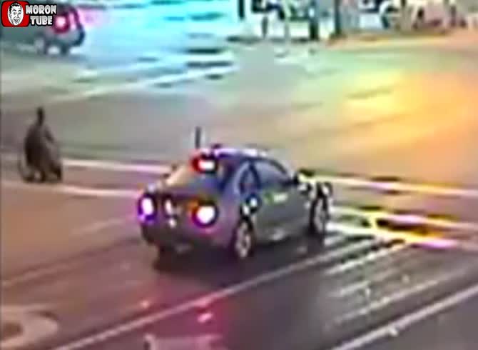Video :A handicapped person is murdered at a pedestrian crossing in Florida